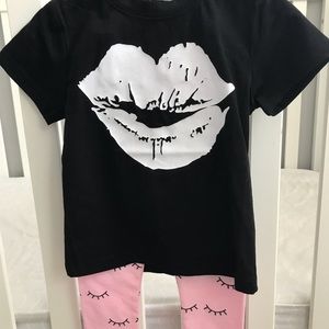 Lips T-shirt and eyelash leggings